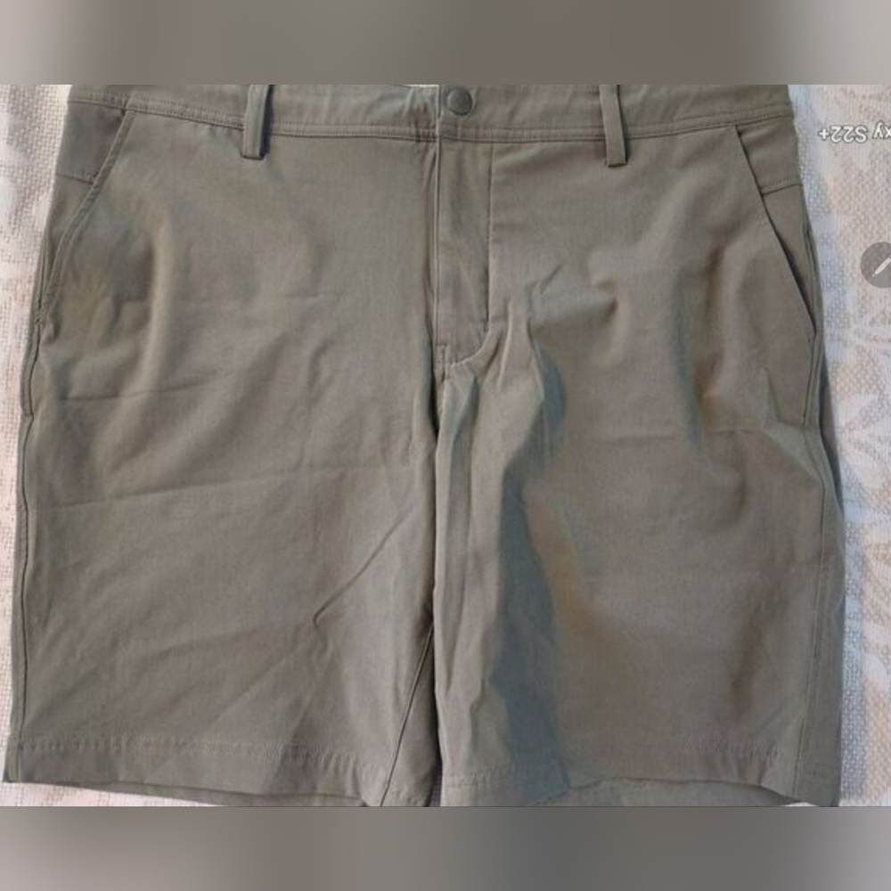P21 REI COOP Men's Classic Olive Green 9" Inseam Shorts Side & Back Pockets